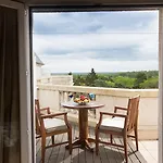 Hotel Intercontinental Chantilly Chateau Mont Royal By Ihg