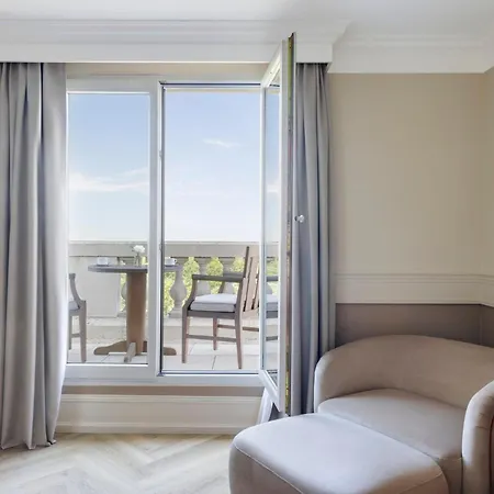 Отель Intercontinental Chantilly Chateau Mont Royal By Ihg
