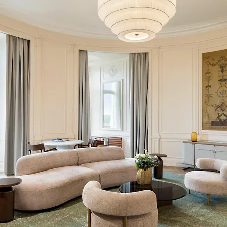 Отель Intercontinental Chantilly Chateau Mont Royal By Ihg 5*