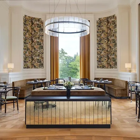 Отель Intercontinental Chantilly Chateau Mont Royal By Ihg 5*