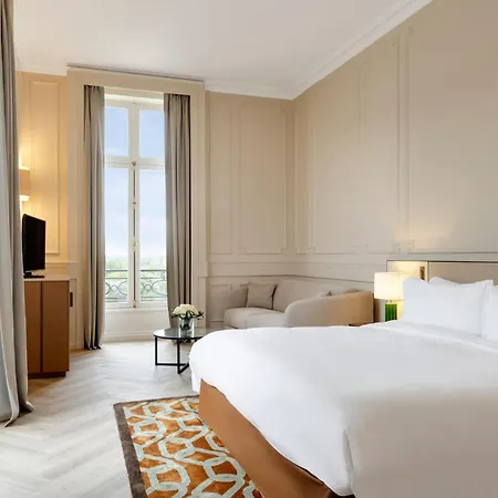 Отель Intercontinental Chantilly Chateau Mont Royal By Ihg 5*