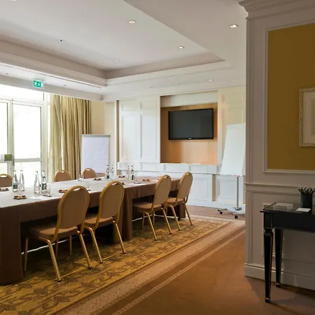Отель Intercontinental Chantilly Chateau Mont Royal By Ihg 5*