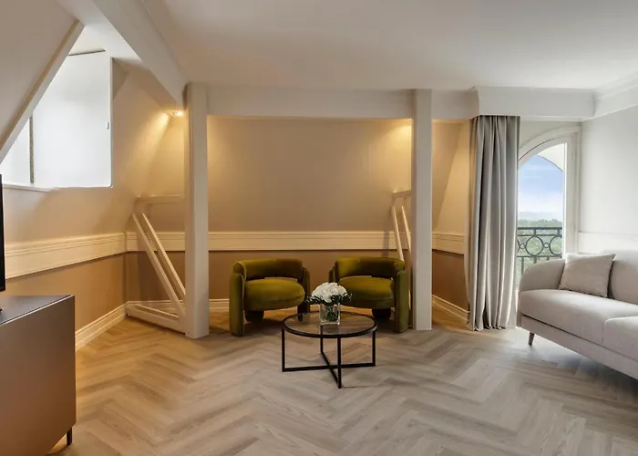 Intercontinental Chantilly Chateau Mont Royal By Ihg La Chapelle-en-Serval