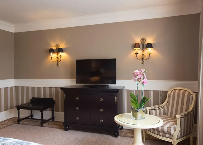 Hotel Intercontinental Chantilly Chateau Mont Royal By Ihg 5*