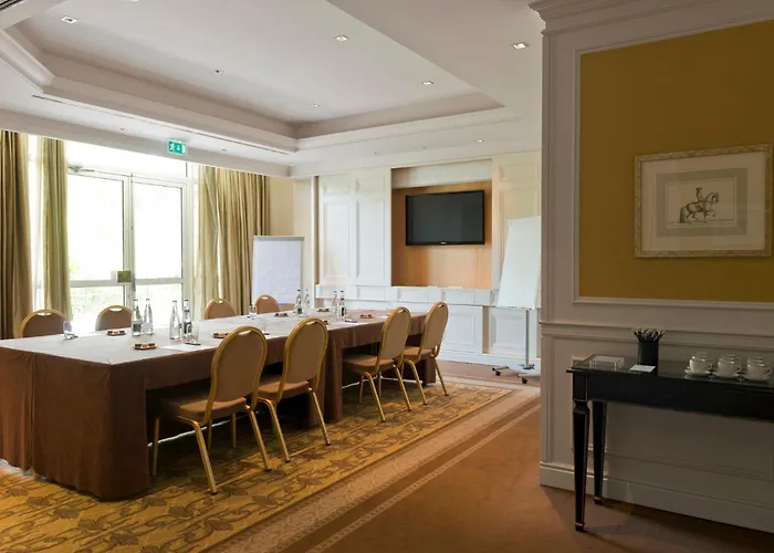 Hotel Intercontinental Chantilly Chateau Mont Royal By Ihg 5*