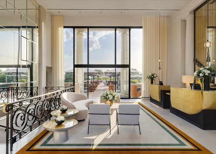 Intercontinental Chantilly Chateau Mont Royal By Ihg La Chapelle-en-Serval