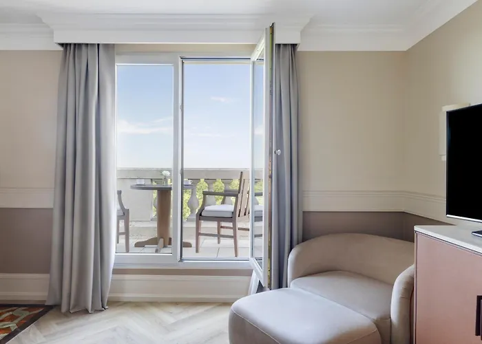 Intercontinental Chantilly Chateau Mont Royal By Ihg Hotel 5*